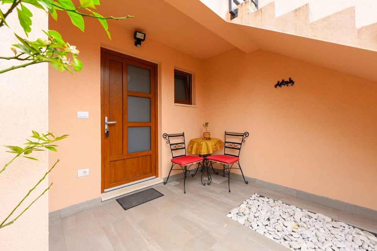 רוביני Apartments Ina & Ika מראה חיצוני תמונה