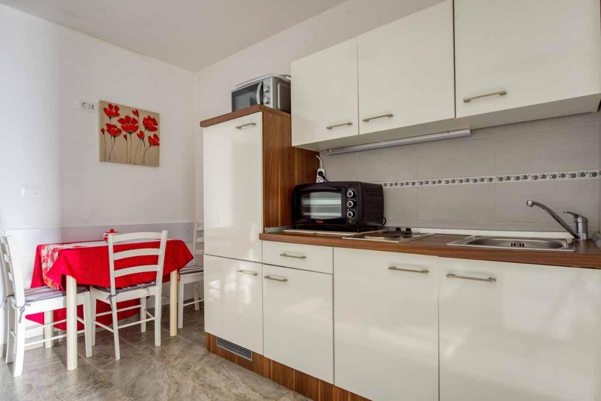 רוביני Apartments Ina & Ika מראה חיצוני תמונה