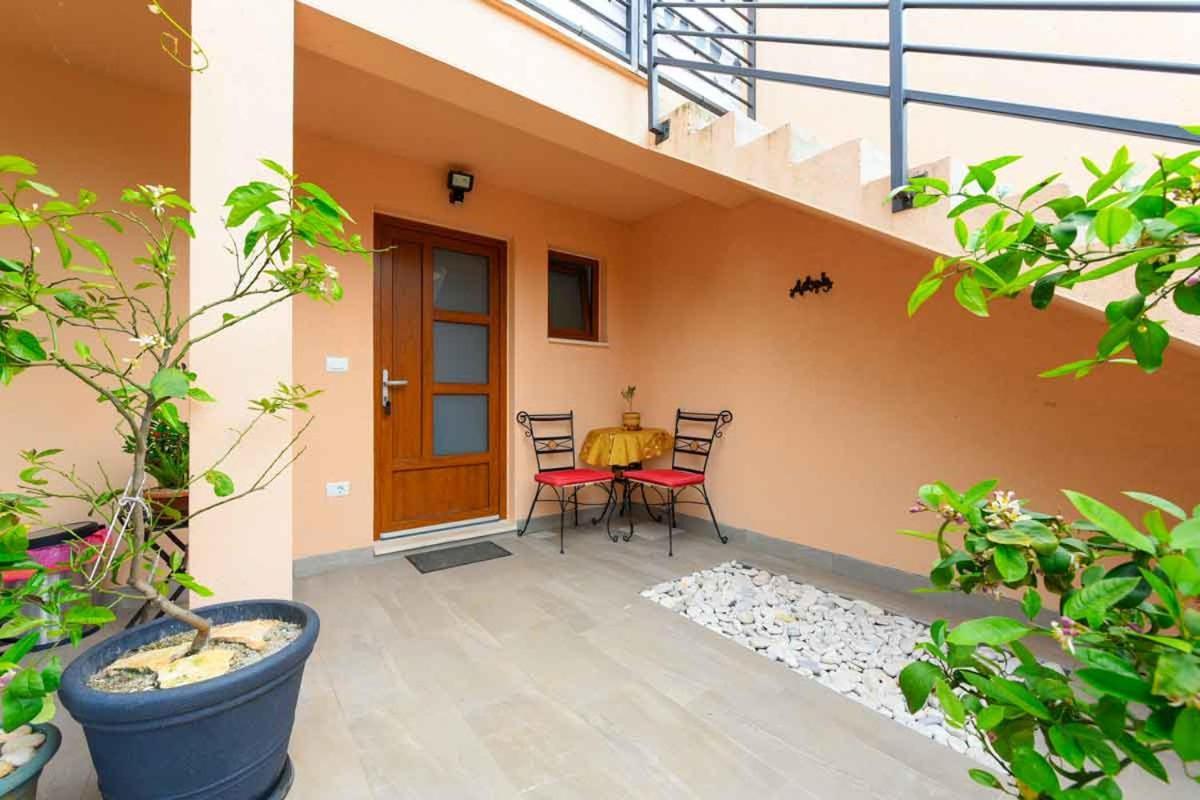רוביני Apartments Ina & Ika מראה חיצוני תמונה