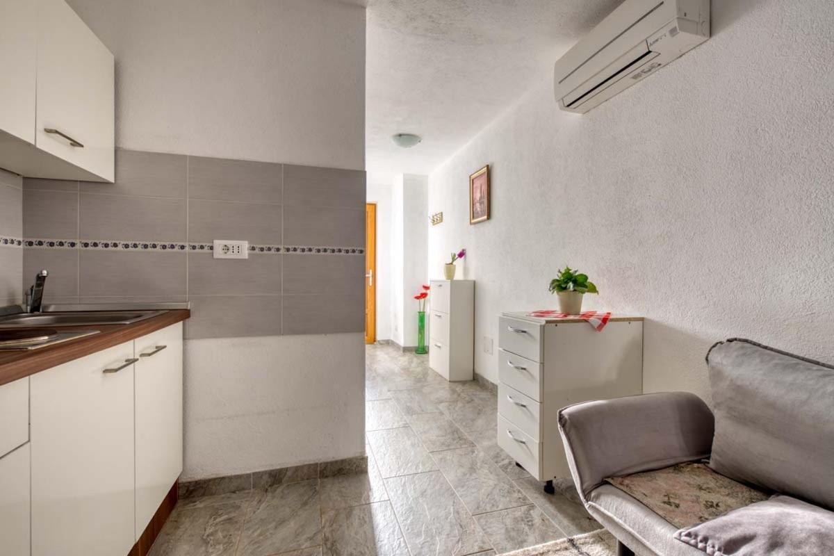 רוביני Apartments Ina & Ika מראה חיצוני תמונה