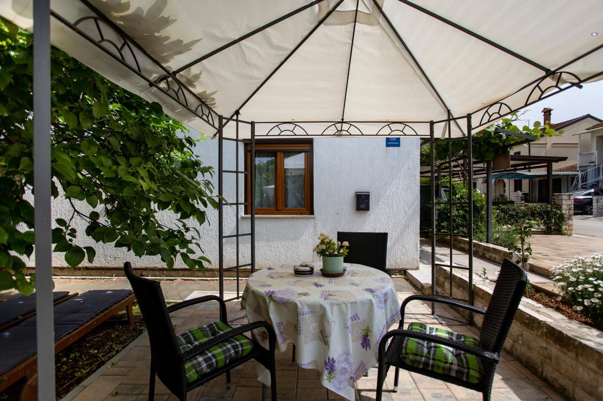 רוביני Apartments Ina & Ika מראה חיצוני תמונה