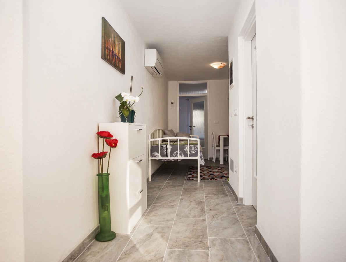 רוביני Apartments Ina & Ika מראה חיצוני תמונה