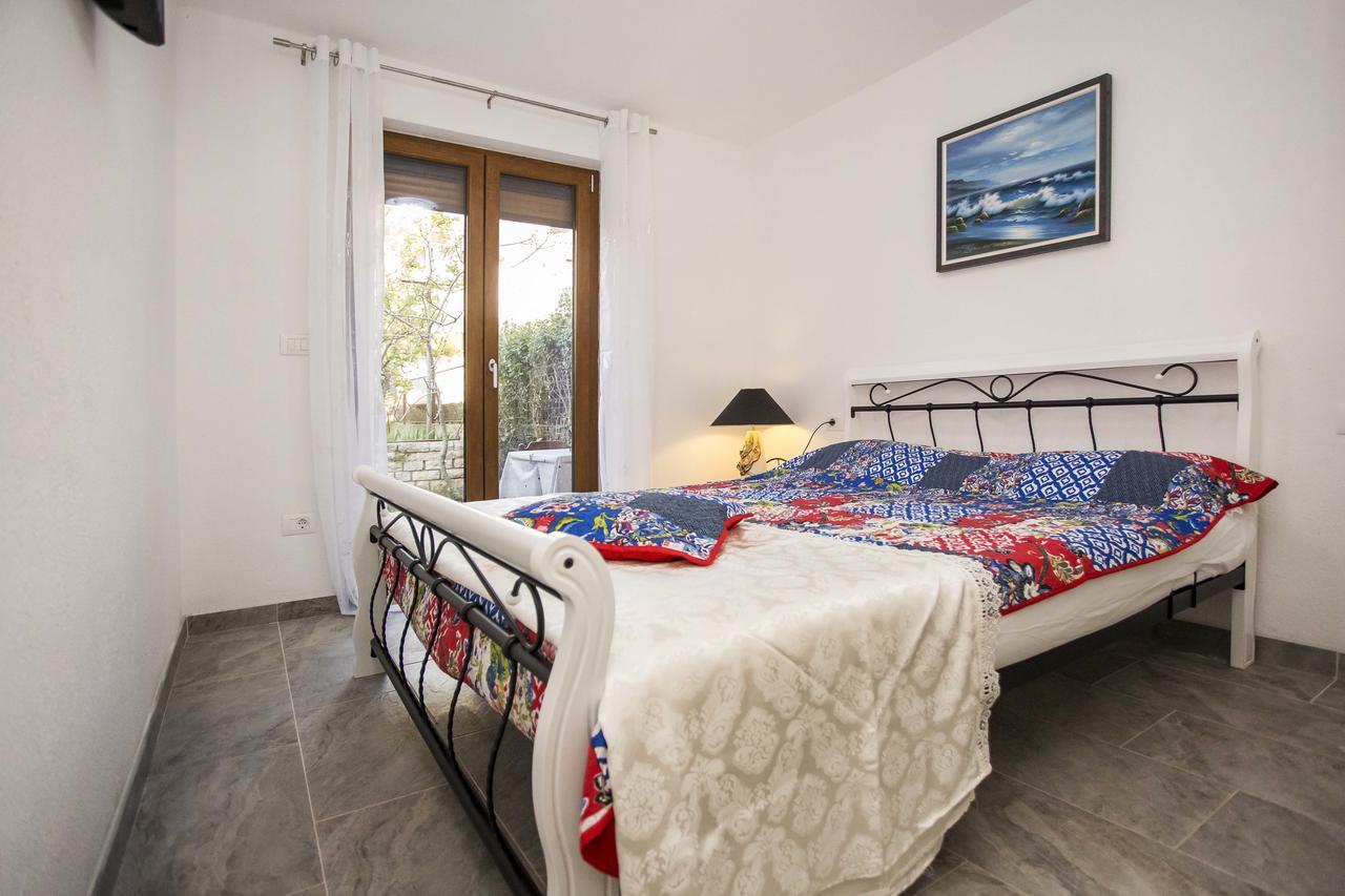 רוביני Apartments Ina & Ika מראה חיצוני תמונה